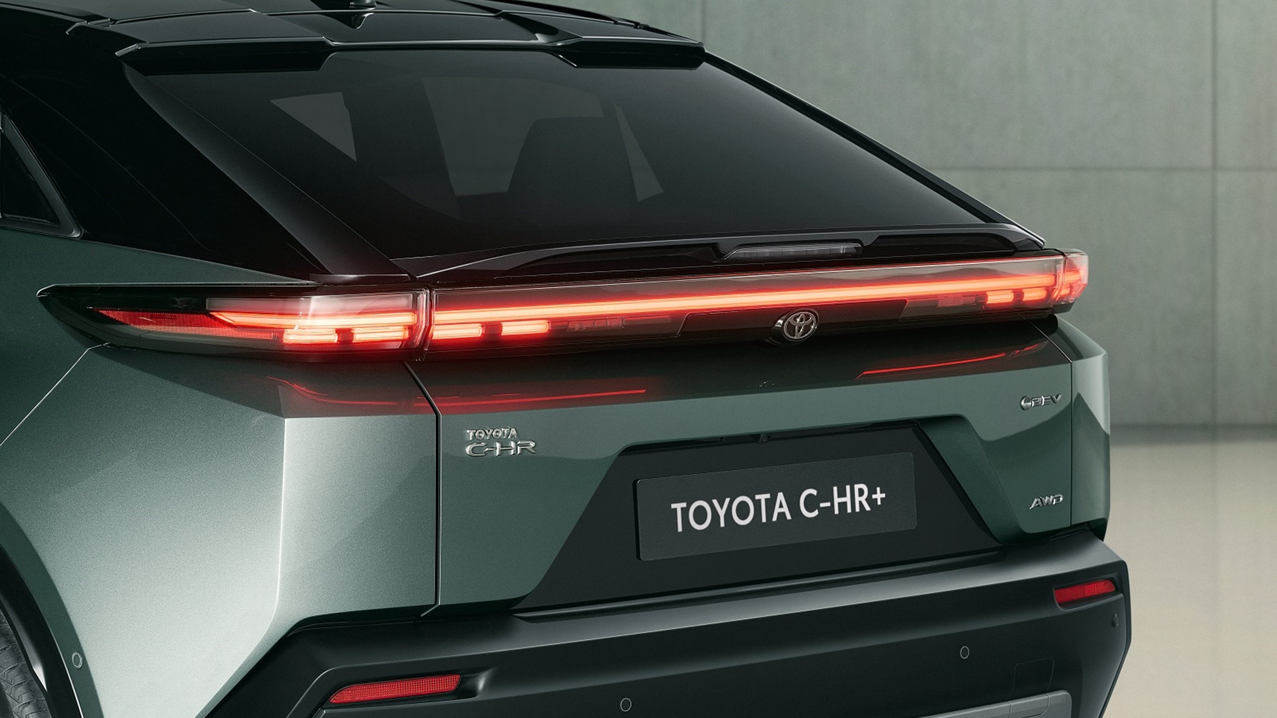 2025toyotac-hrexterior04-1600x1067.jpg