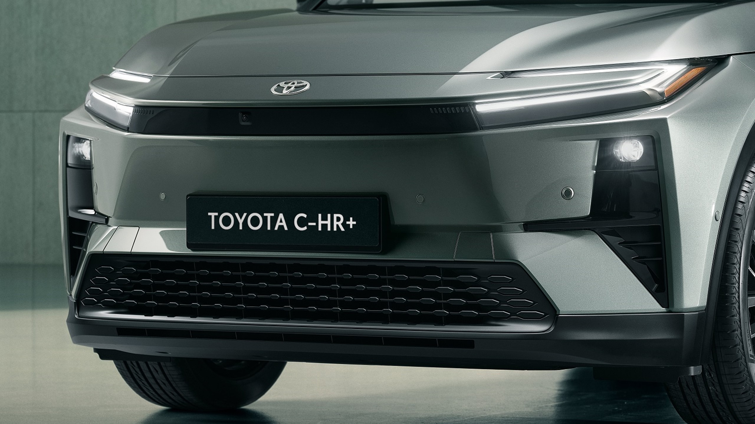 2025toyotac-hrexterior01-1600x1066.jpg