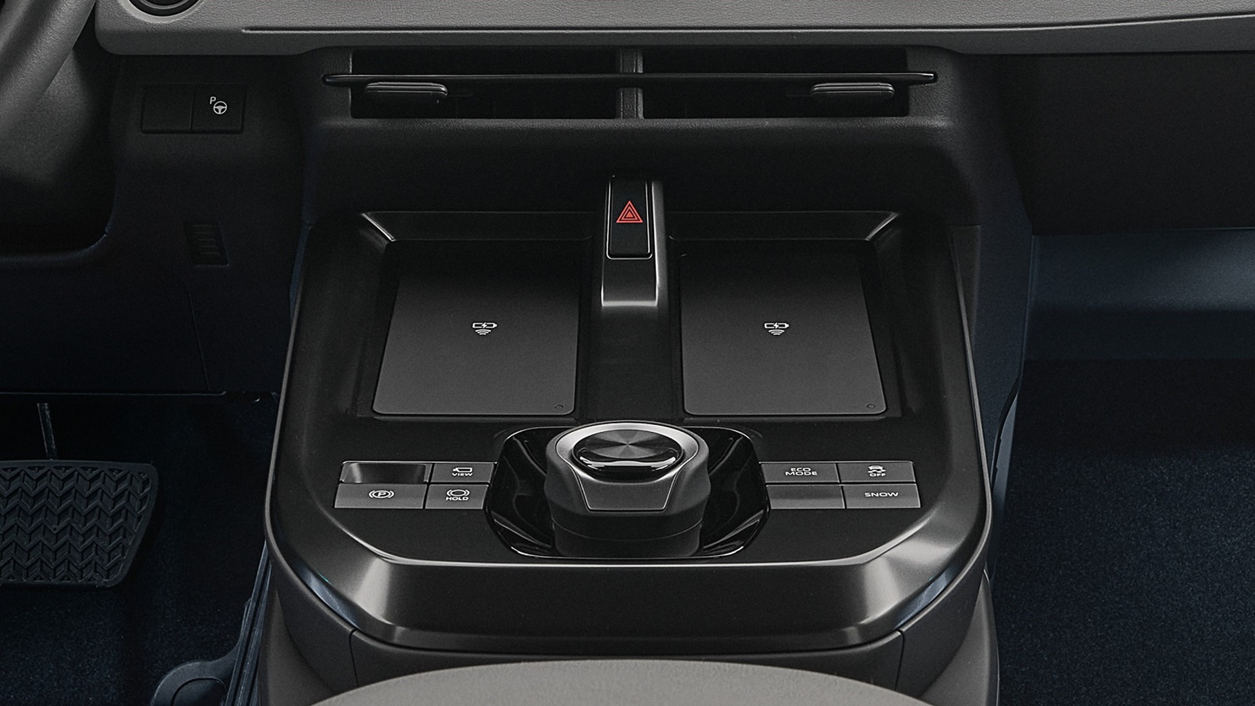 2025toyotac-hrinterior02-1600x1066.jpg
