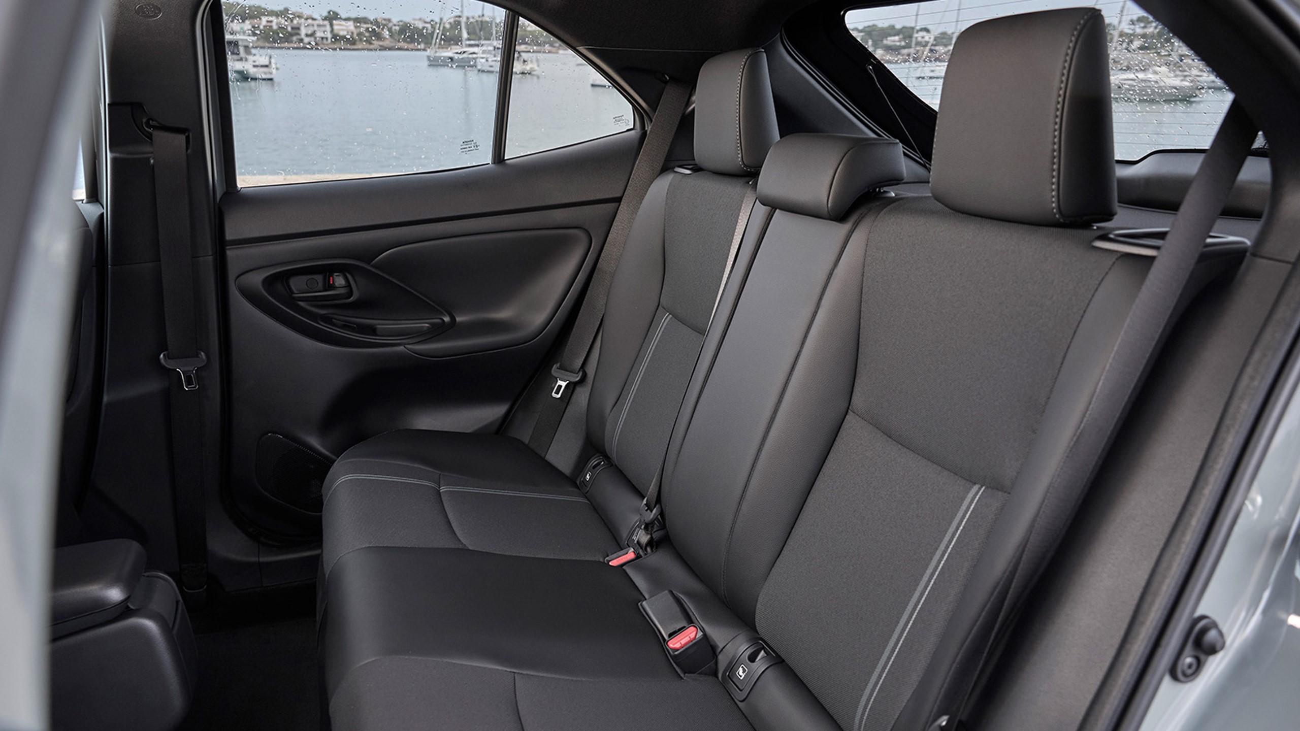 2024-yaris-cross-urban-khaki-dpl-interior16-1600x900.jpg