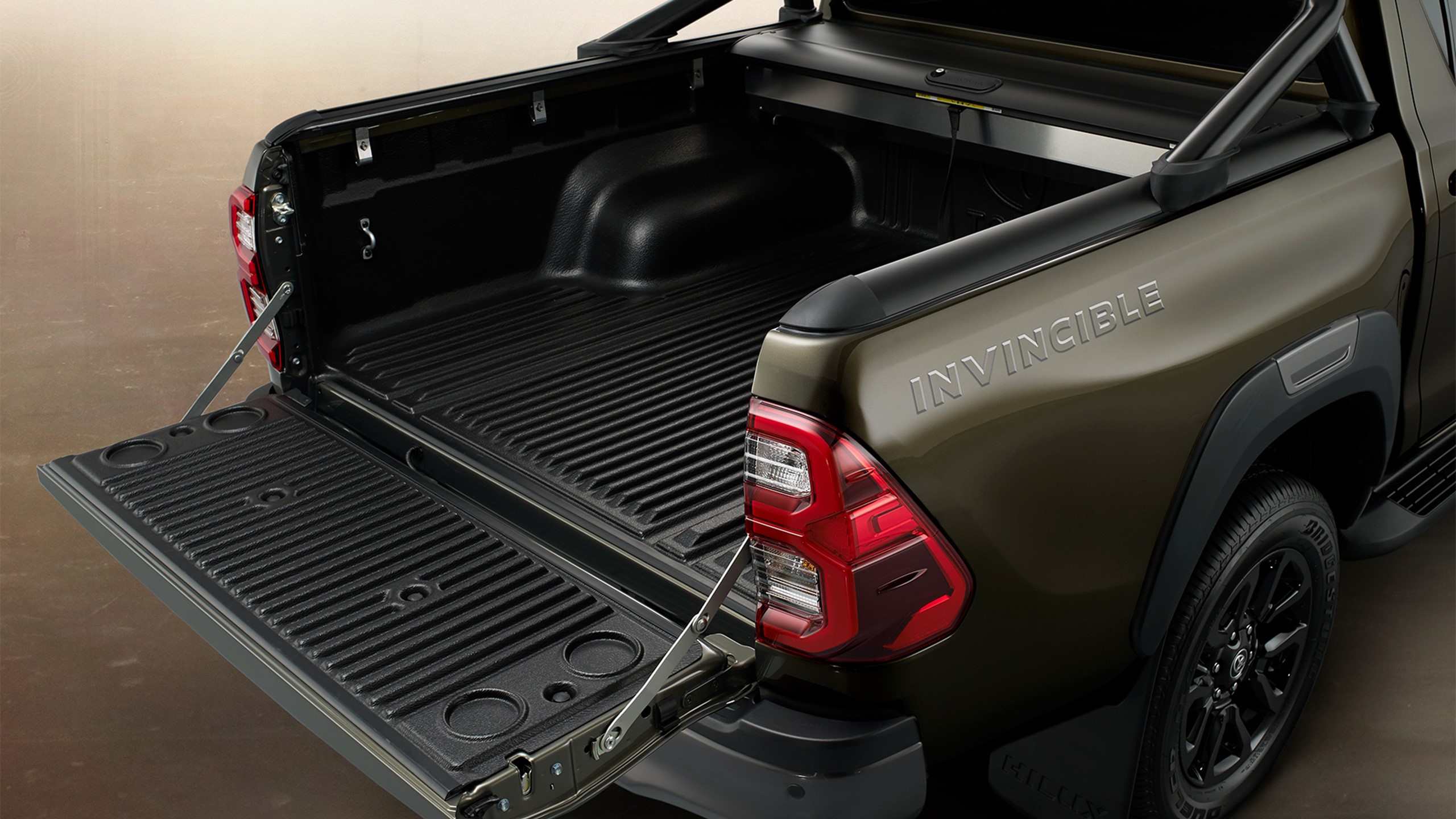 2021 Toyota Hilux Bag Pick Up Aaben 1900X1069
